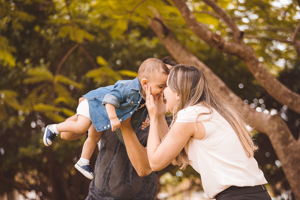 retrato de familia, fotos no parque de coqueiros, fotografa em florianopolis, fotografa no sul da ilha, sessão de fotos no parque de coqueiros