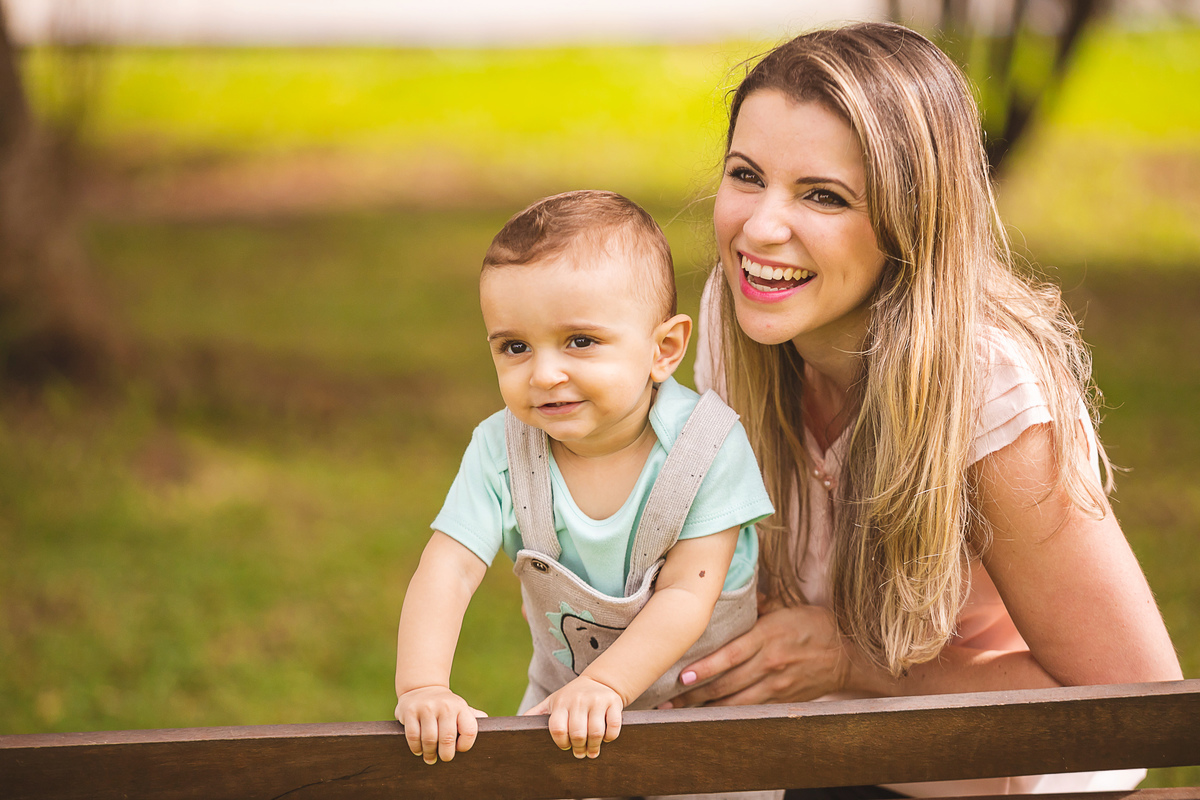retrato de familia, fotos no parque de coqueiros, fotografa em florianopolis, fotografa no sul da ilha, sessão de fotos no parque de coqueiros, mãe e filho