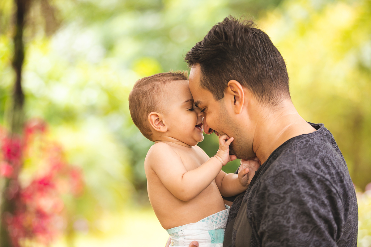 retrato de familia, fotos no parque de coqueiros, fotografa em florianopolis, fotografa no sul da ilha, sessão de fotos no parque de coqueiros, pai e filho