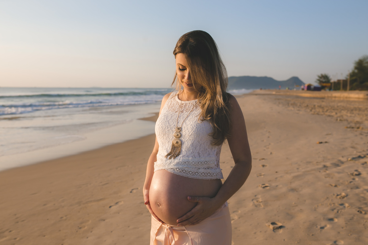 nascer do sol no campeche, fotografa sul da ilha, fotos de gestante na praia, priscila rejane, fotografa em floripa, fotos de gravida na praia do campeche, doce espera, mae de menino