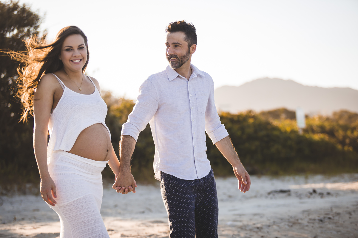 gestante na praia do campeche, ensaio de gravida, figurino para gestante, fotografa priscila rejane