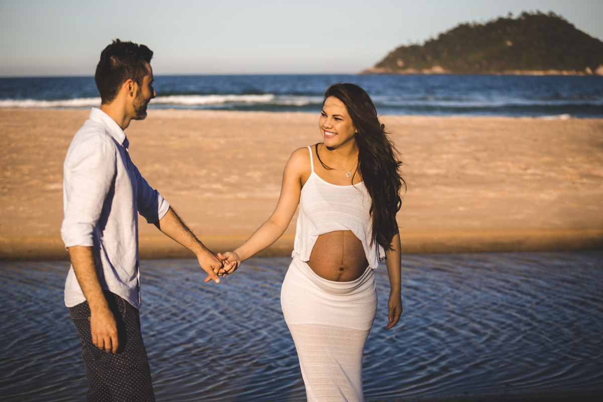 gestante na praia do campeche, ensaio de gravida, figurino para gestante, fotografa priscila rejane