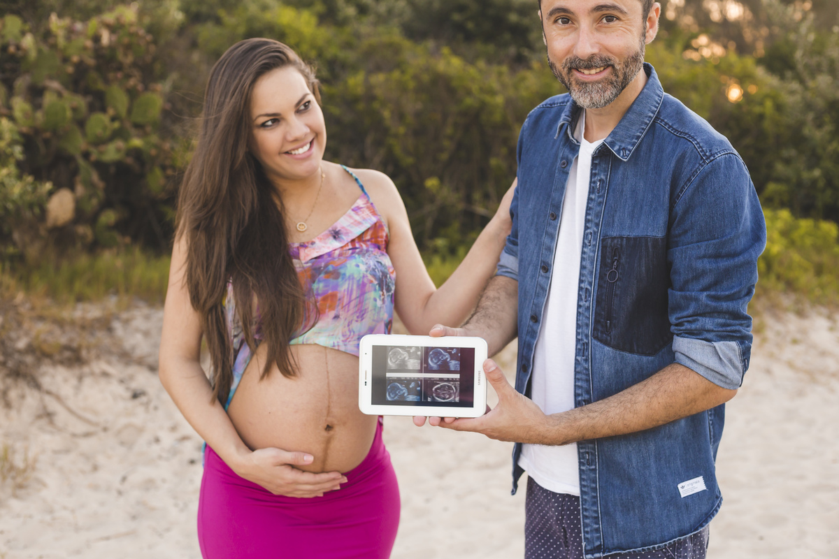 gestante na praia do campeche, ensaio de gravida, figurino para gestante, fotografa priscila rejane