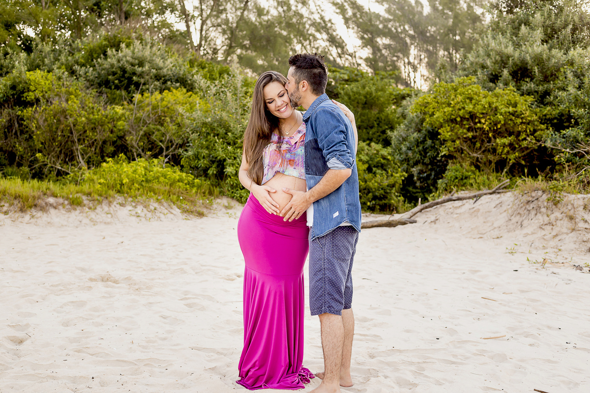 gestante na praia do campeche, ensaio de gravida, figurino para gestante, fotografa priscila rejane