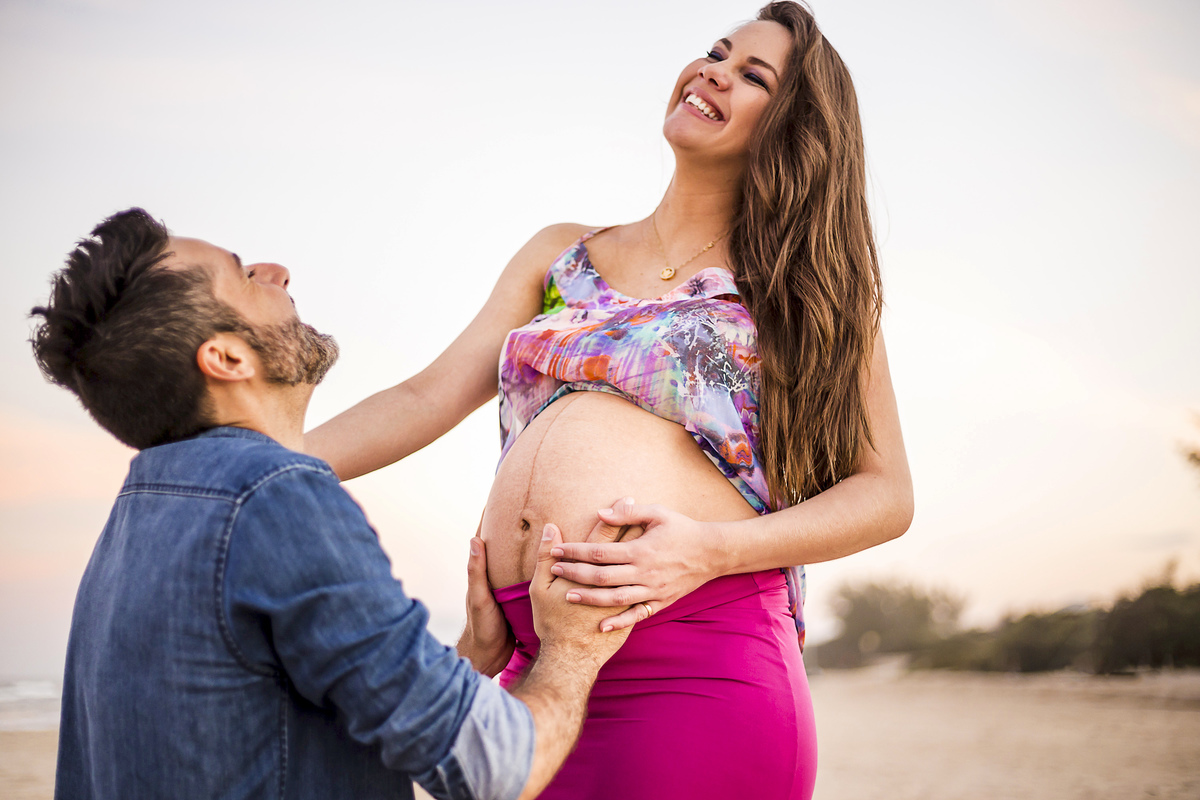 gestante na praia do campeche, ensaio de gravida, figurino para gestante, fotografa priscila rejane
