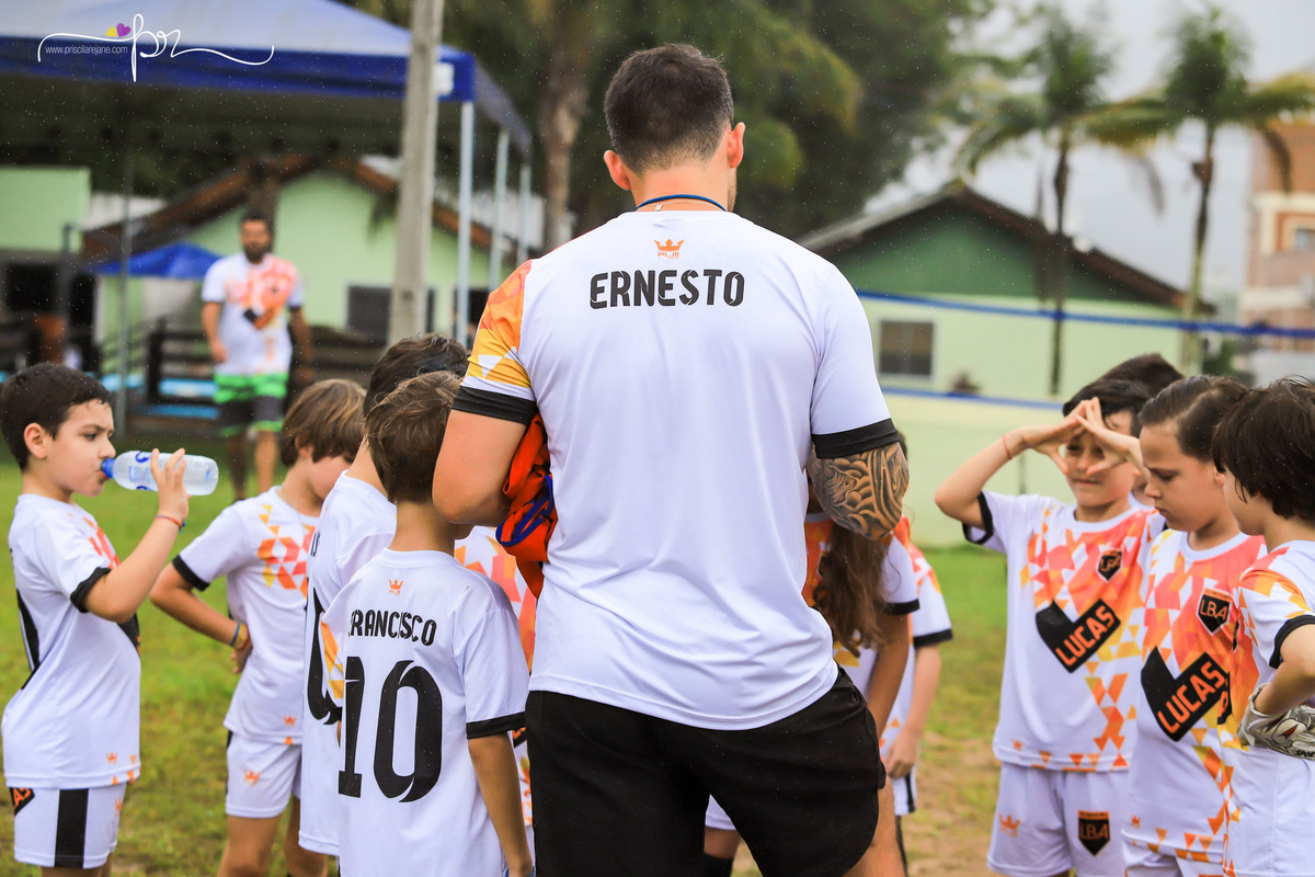Ernesto professor de futebol, floripa, campeche, b12 parador, time de futebol