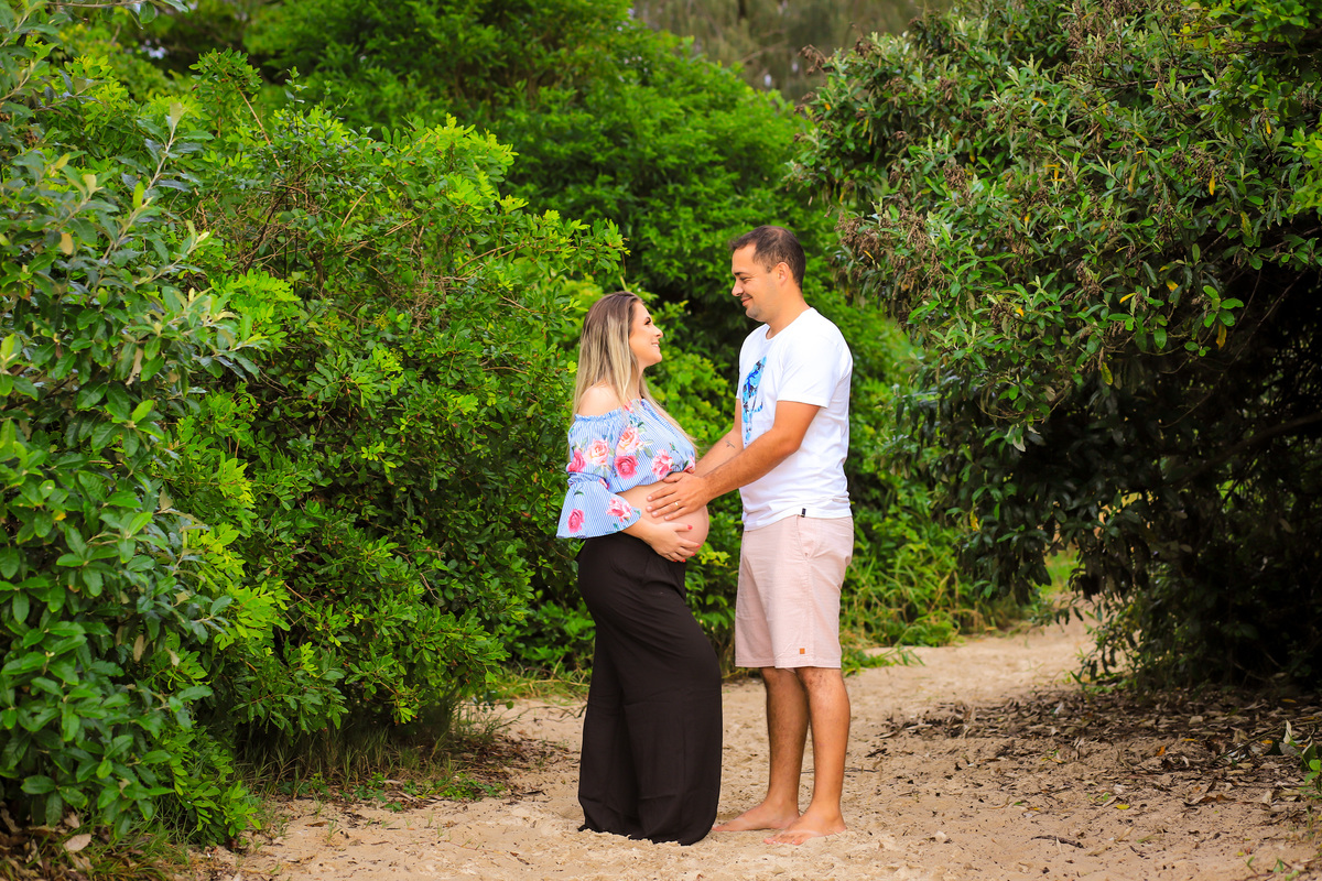 Gestante na praia do campeche, floripa