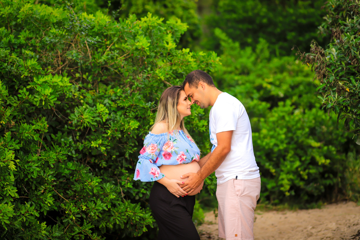 Gestante na praia do campeche, floripa