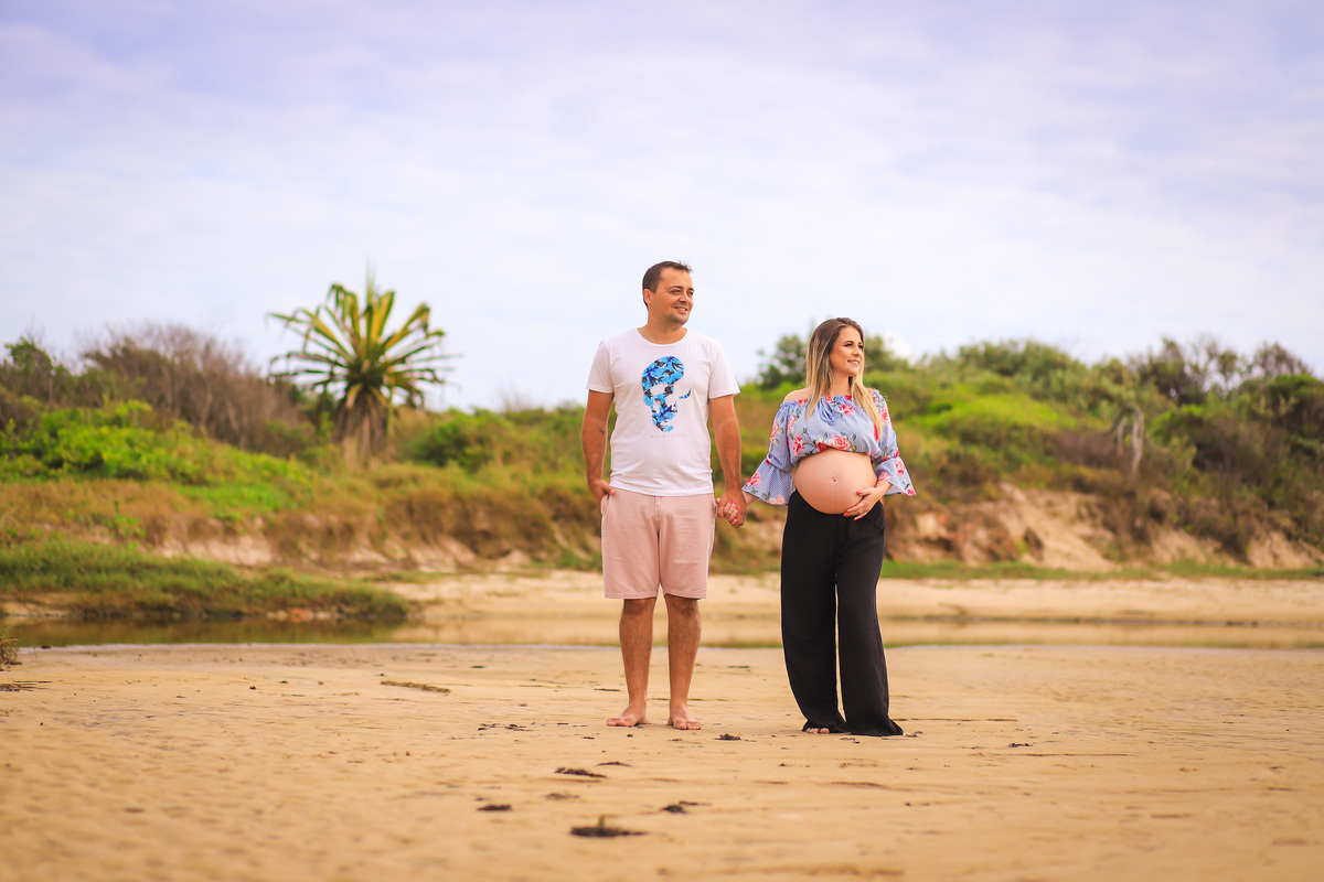 Gestante na praia do campeche, floripa