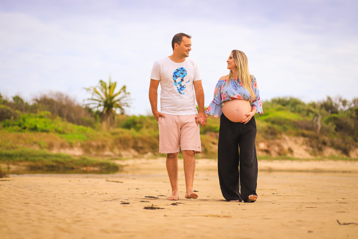 Gestante na praia do campeche, floripa