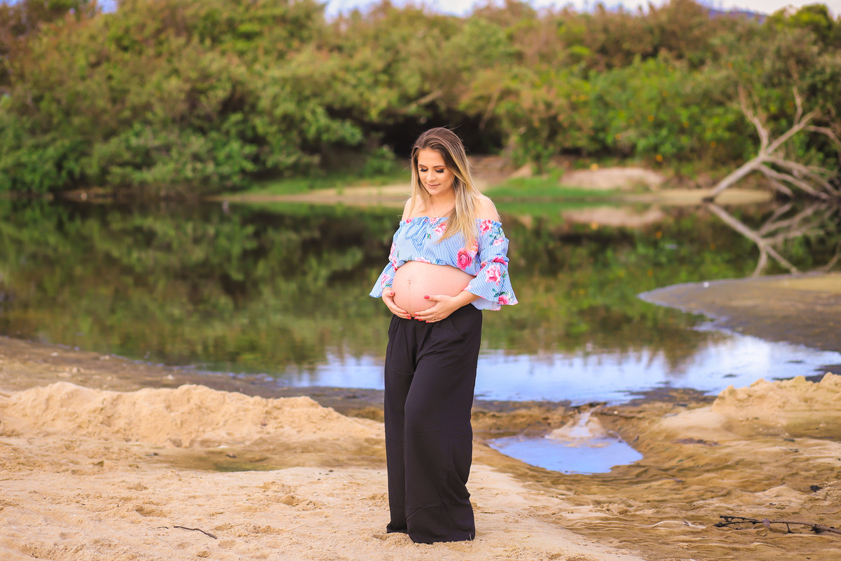 Gestante na praia do campeche, floripa