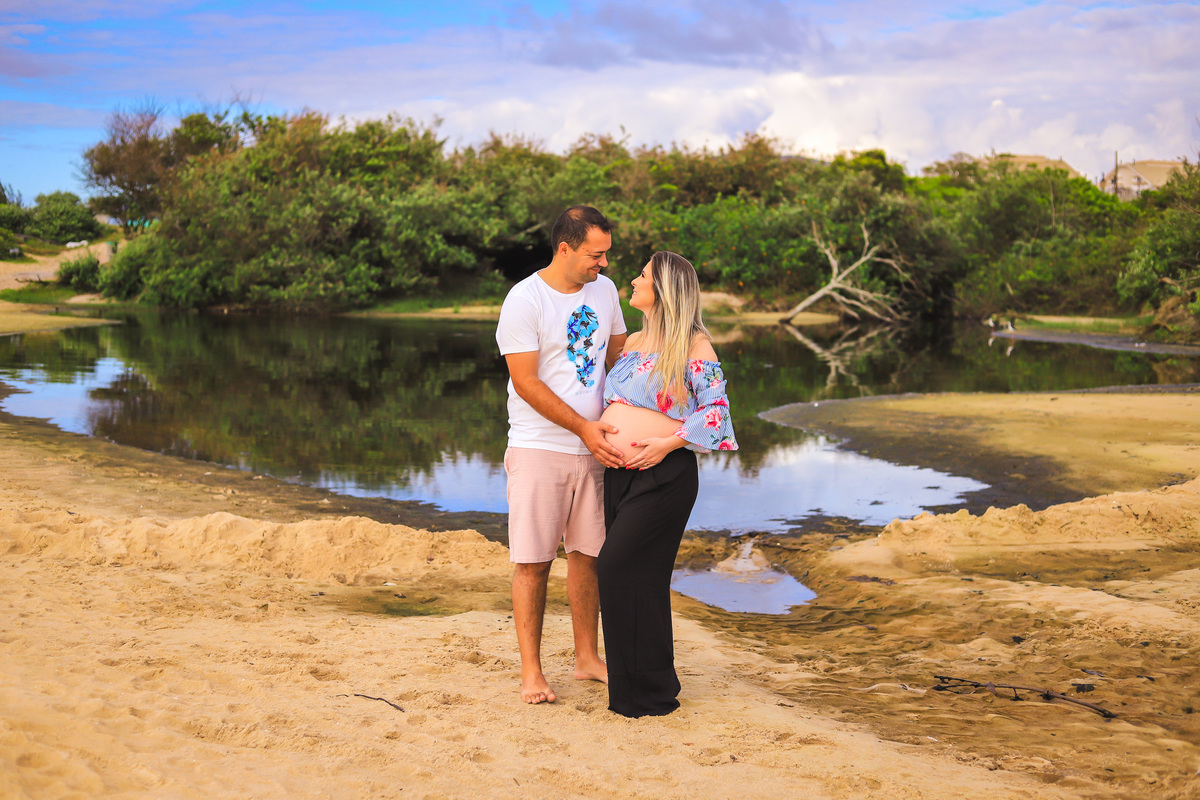 Gestante na praia do campeche, floripa