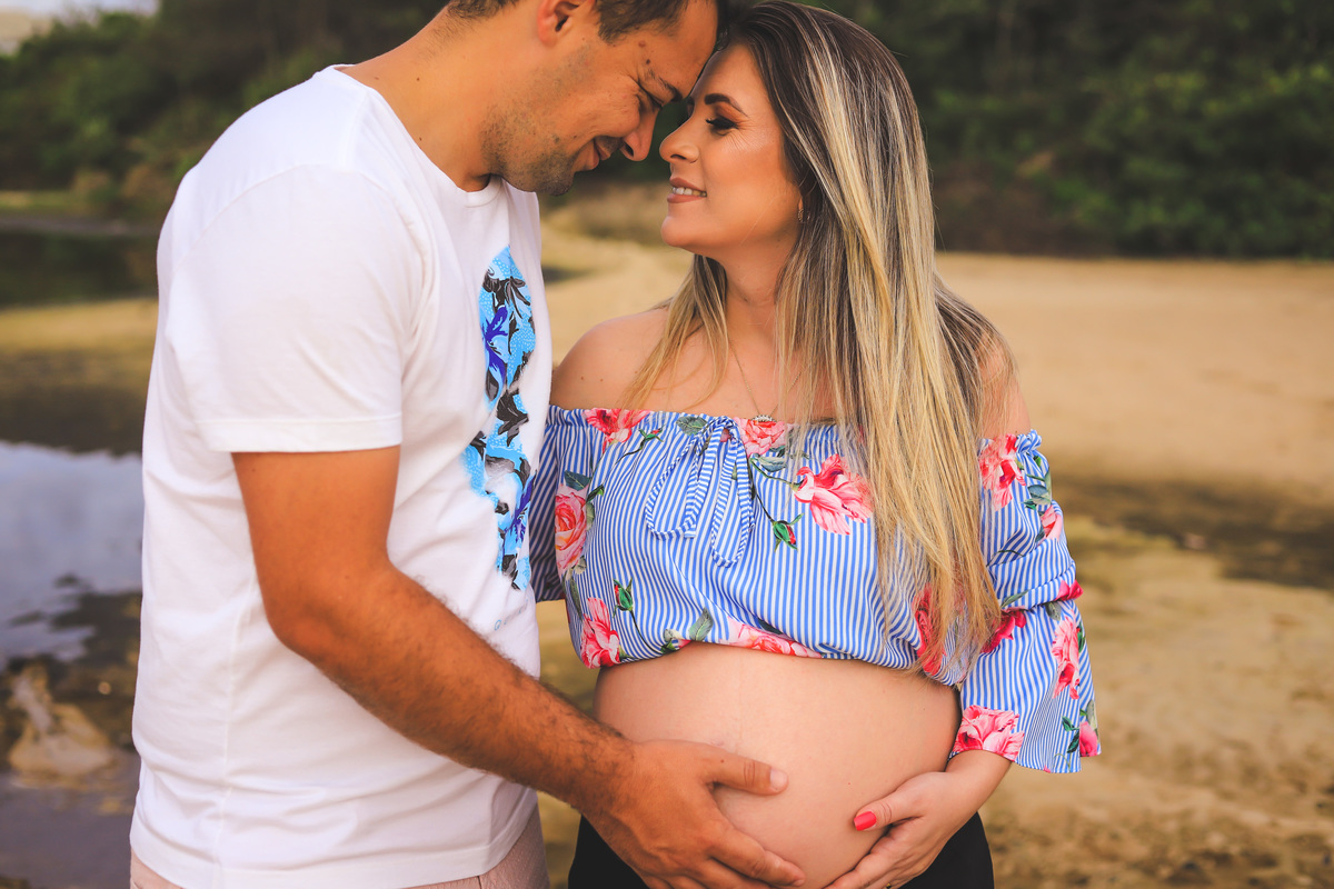 Gestante na praia do campeche, floripa