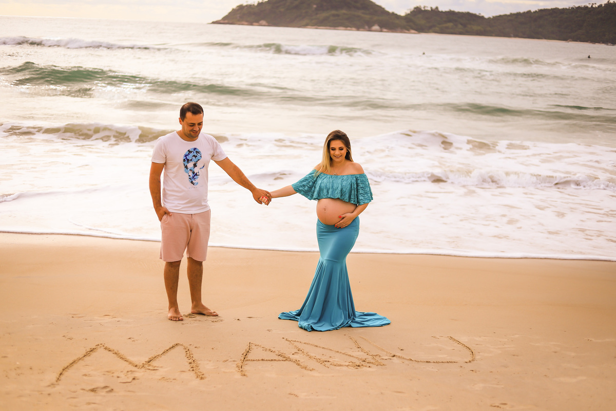 Gestante na praia do campeche, floripa, doce espera