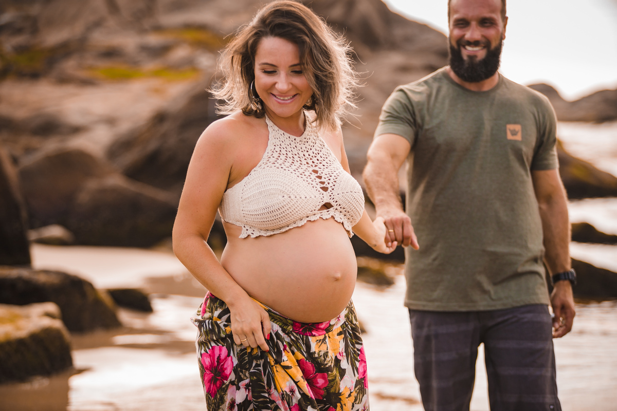 ensaio de gestante, fotos de gestante na praia da armação, fotografa floripa, fotografa sul da ilha, fotos de gravida, ensaio de familia, 