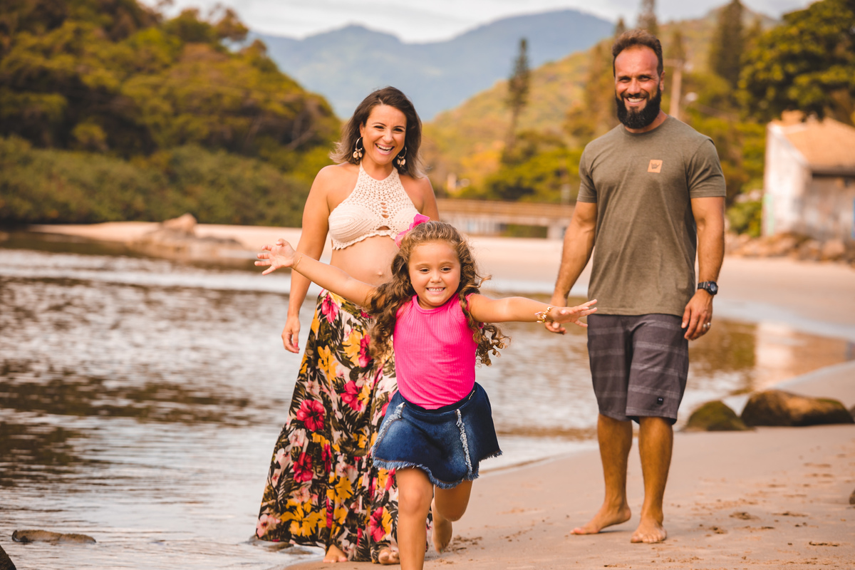 ensaio de gestante, fotos de gestante na praia da armação, fotografa floripa, fotografa sul da ilha, fotos de gravida, ensaio de familia, 