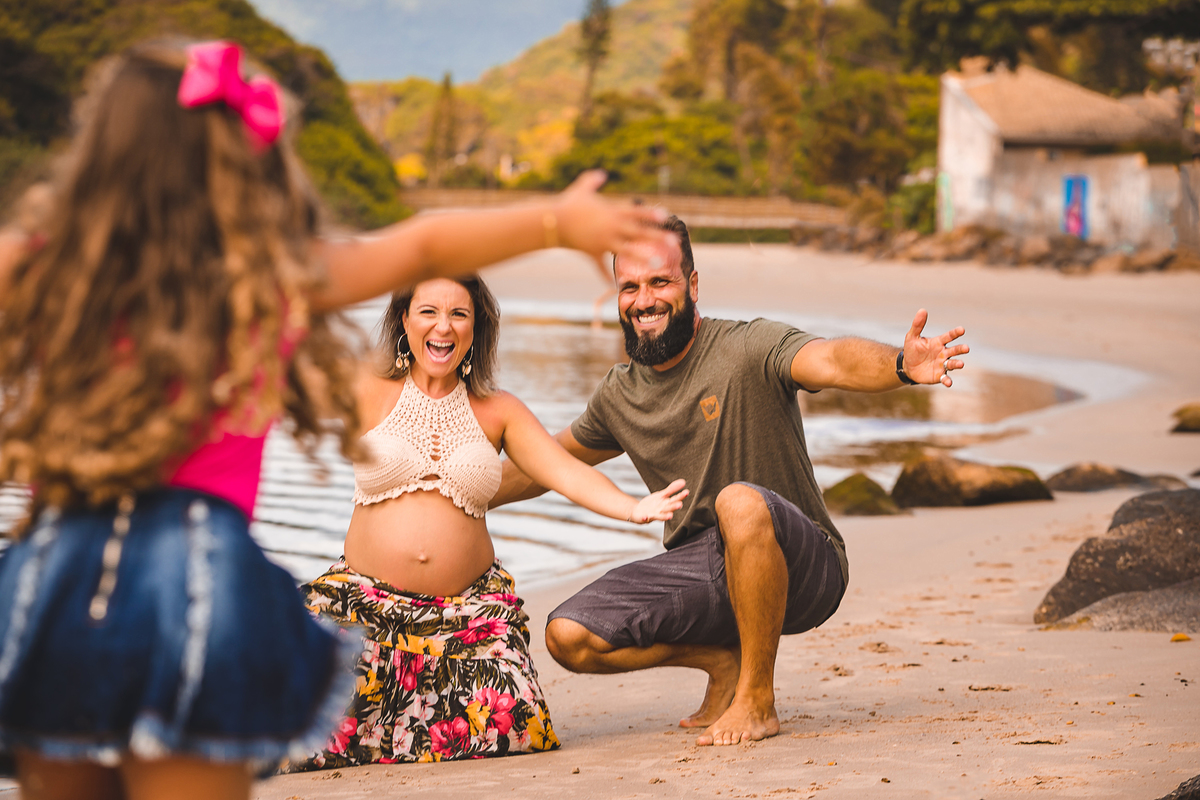 ensaio de gestante, fotos de gestante na praia da armação, fotografa floripa, fotografa sul da ilha, fotos de gravida, ensaio de familia, 