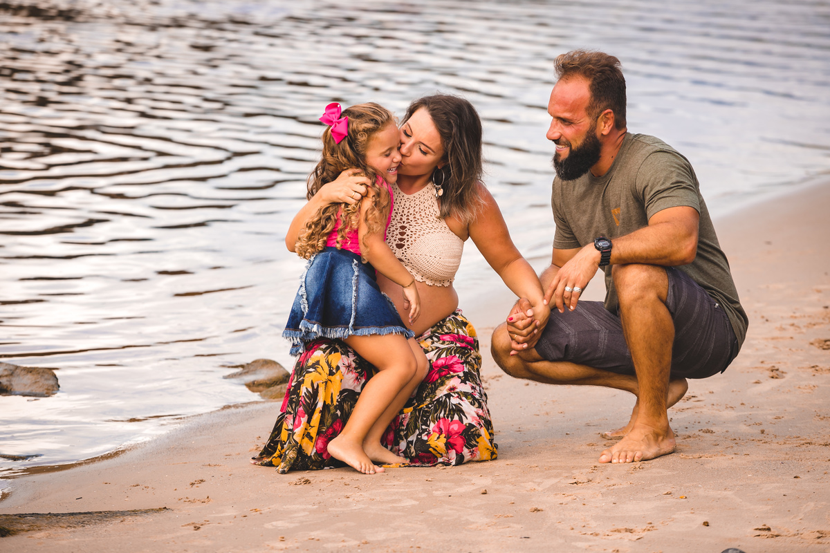 ensaio de gestante, fotos de gestante na praia da armação, fotografa floripa, fotografa sul da ilha, fotos de gravida, ensaio de familia, 