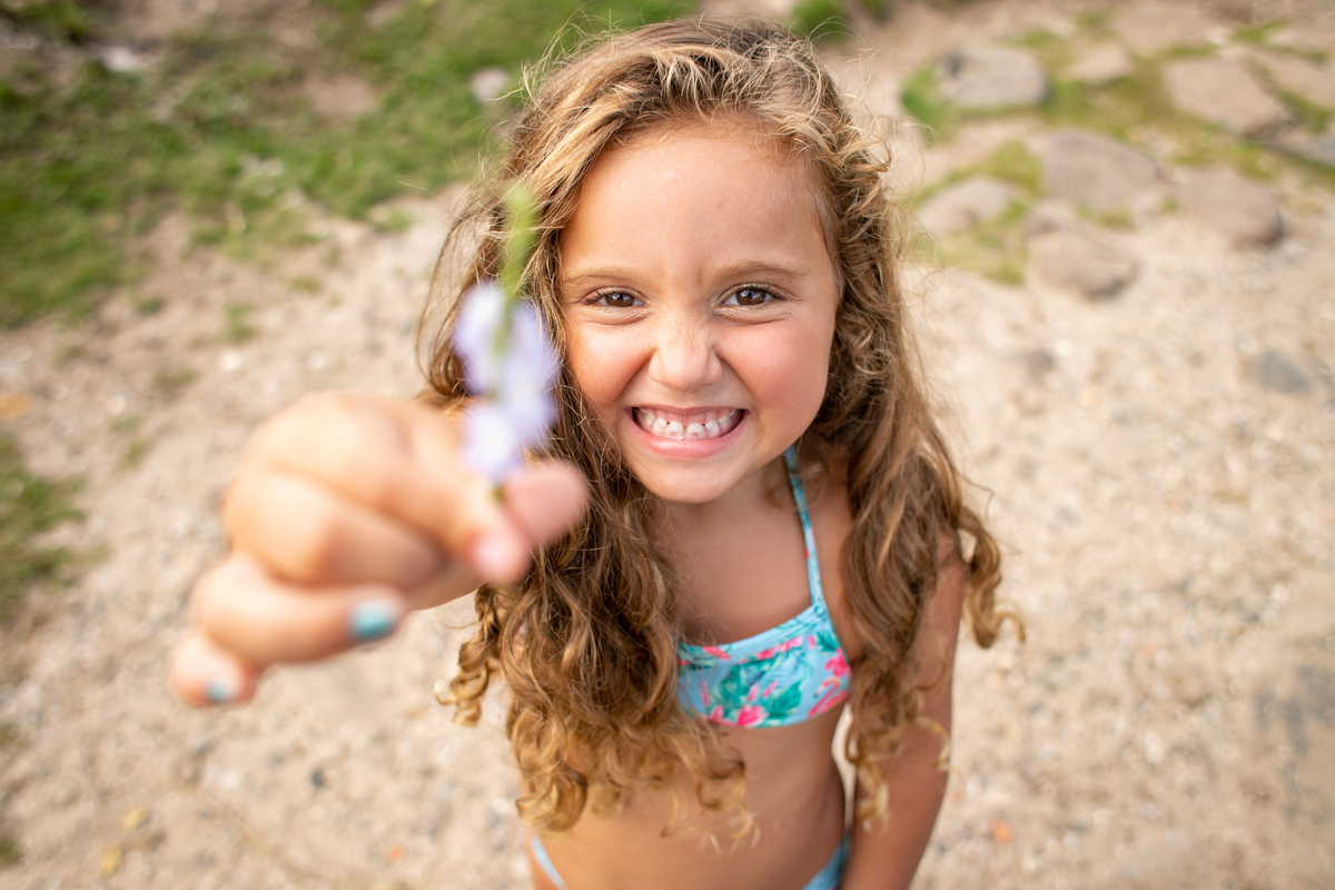 ensaio de gestante, fotos de gestante na praia da armação, fotografa floripa, fotografa sul da ilha, fotos de gravida, ensaio de familia, foto de criança sorrindo, criança linda, sorriso sincero