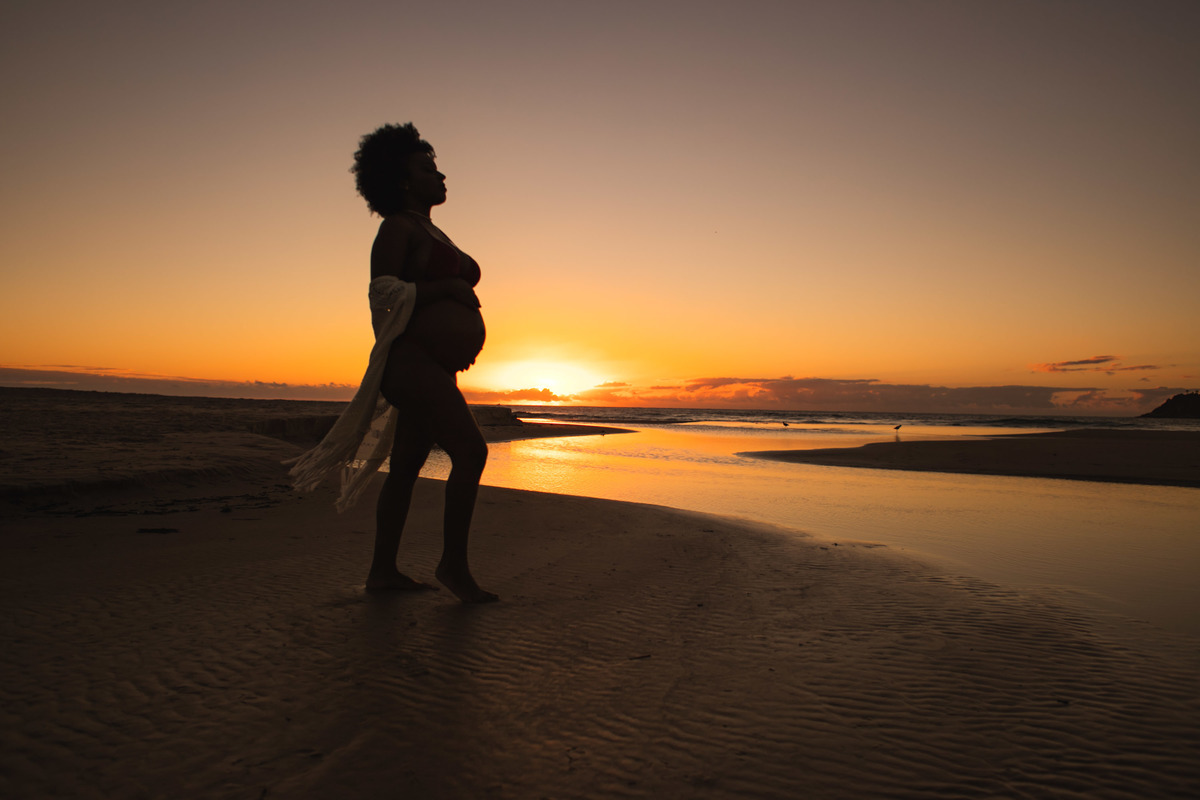 praia do campecha, silhueta, fotografa floripa, nascer do sol no campeche, fotos de gravida no campeche, negra linda, mulheres negras, ensaio de gestante, priscila rejane, floripa, praia do campeche