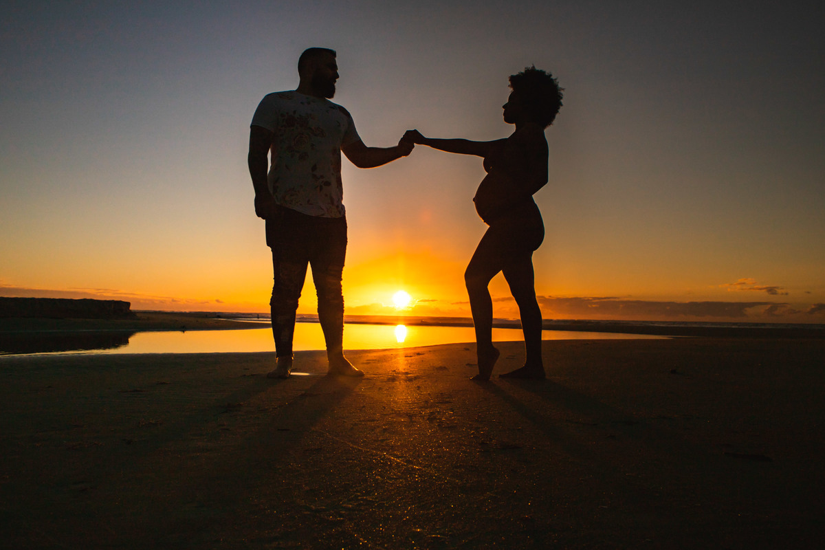 praia do campecha, silhueta, fotografa floripa, nascer do sol no campeche, fotos de gravida no campeche, negra linda, mulheres negras, ensaio de gestante, priscila rejane, floripa, praia do campeche