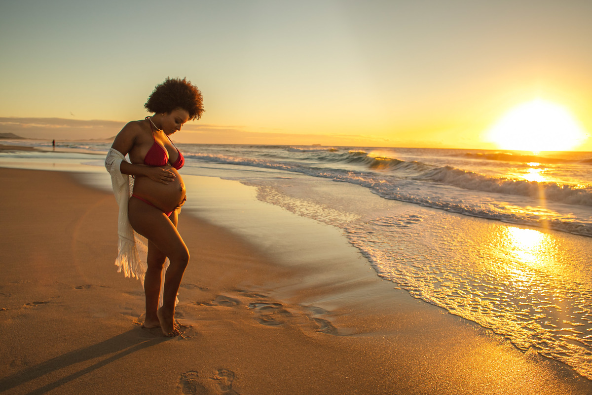 praia do campecha, silhueta, fotografa floripa, nascer do sol no campeche, fotos de gravida no campeche, negra linda, mulheres negras, ensaio de gestante, priscila rejane, floripa, praia do campeche