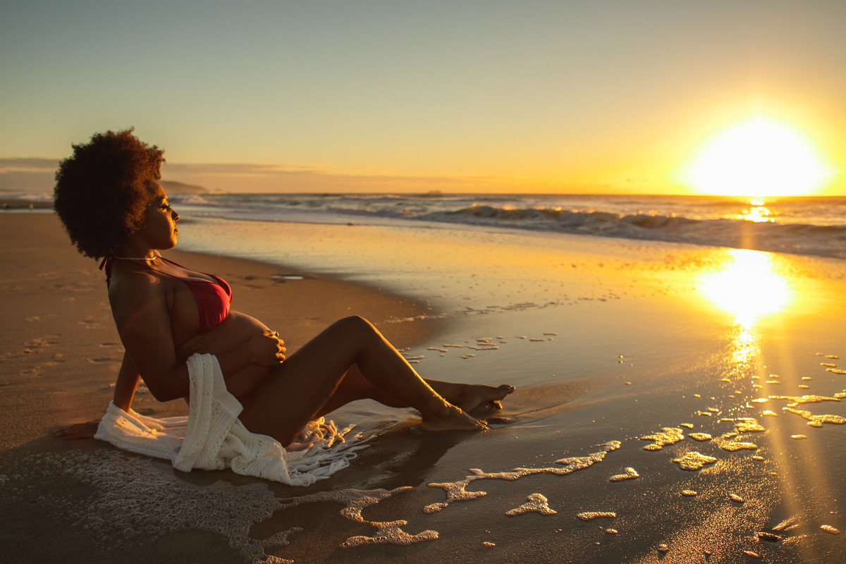 praia do campecha, silhueta, fotografa floripa, nascer do sol no campeche, fotos de gravida no campeche, negra linda, mulheres negras, ensaio de gestante, priscila rejane, floripa, praia do campeche