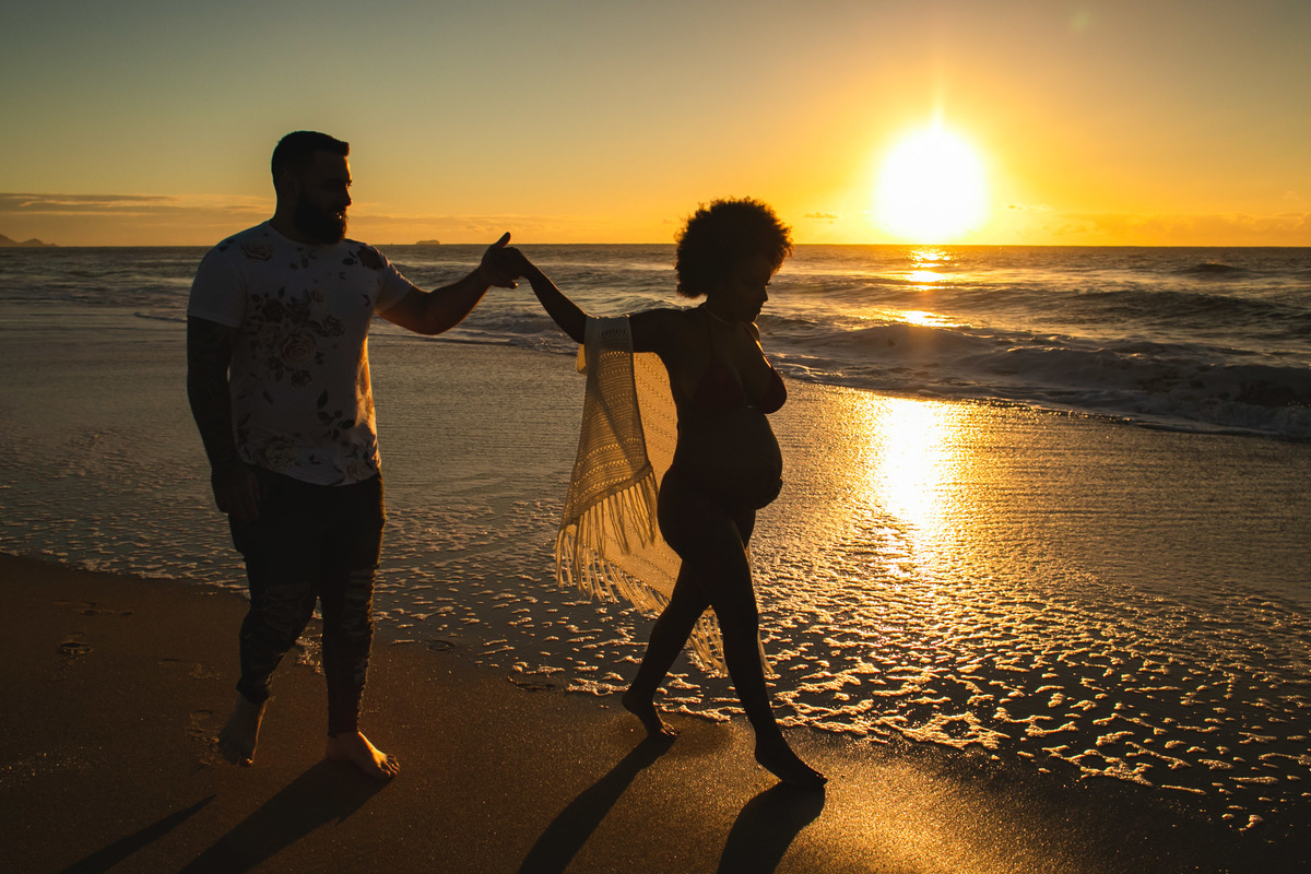 praia do campecha, silhueta, fotografa floripa, nascer do sol no campeche, fotos de gravida no campeche, negra linda, mulheres negras, ensaio de gestante, priscila rejane, floripa, praia do campeche