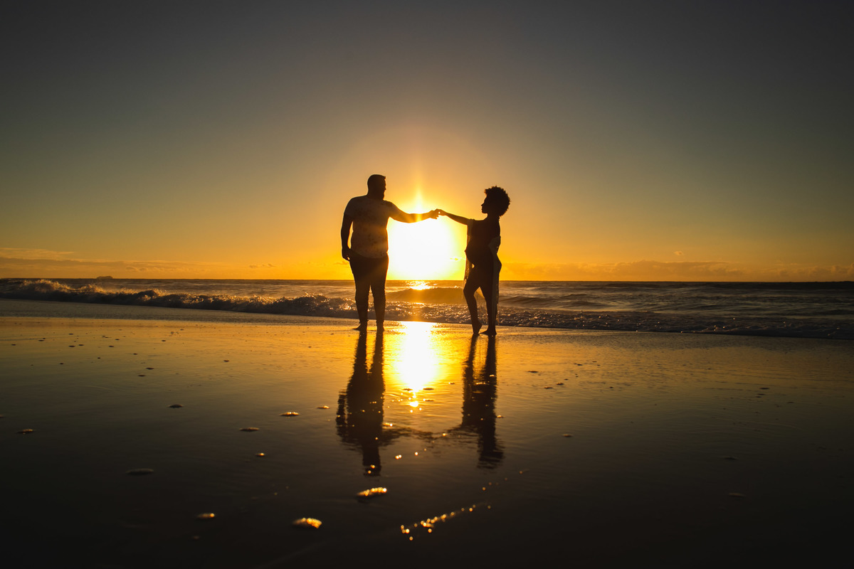 praia do campecha, silhueta, fotografa floripa, nascer do sol no campeche, fotos de gravida no campeche, negra linda, mulheres negras, ensaio de gestante, priscila rejane, floripa, praia do campeche