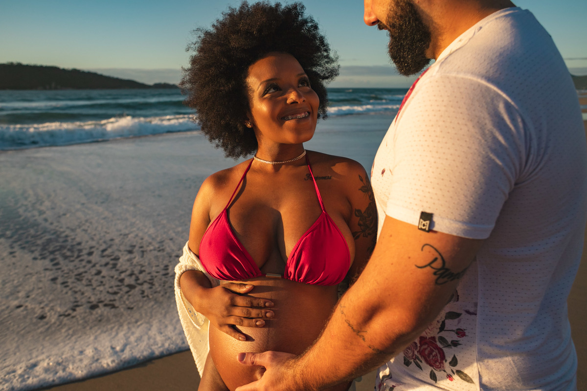 praia do campecha, silhueta, fotografa floripa, nascer do sol no campeche, fotos de gravida no campeche, negra linda, mulheres negras, ensaio de gestante, priscila rejane, floripa, praia do campeche