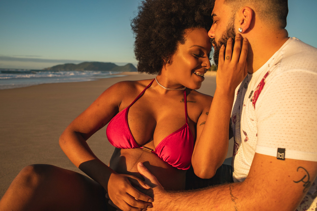 praia do campecha, silhueta, fotografa floripa, nascer do sol no campeche, fotos de gravida no campeche, negra linda, mulheres negras, ensaio de gestante, priscila rejane, floripa, praia do campeche