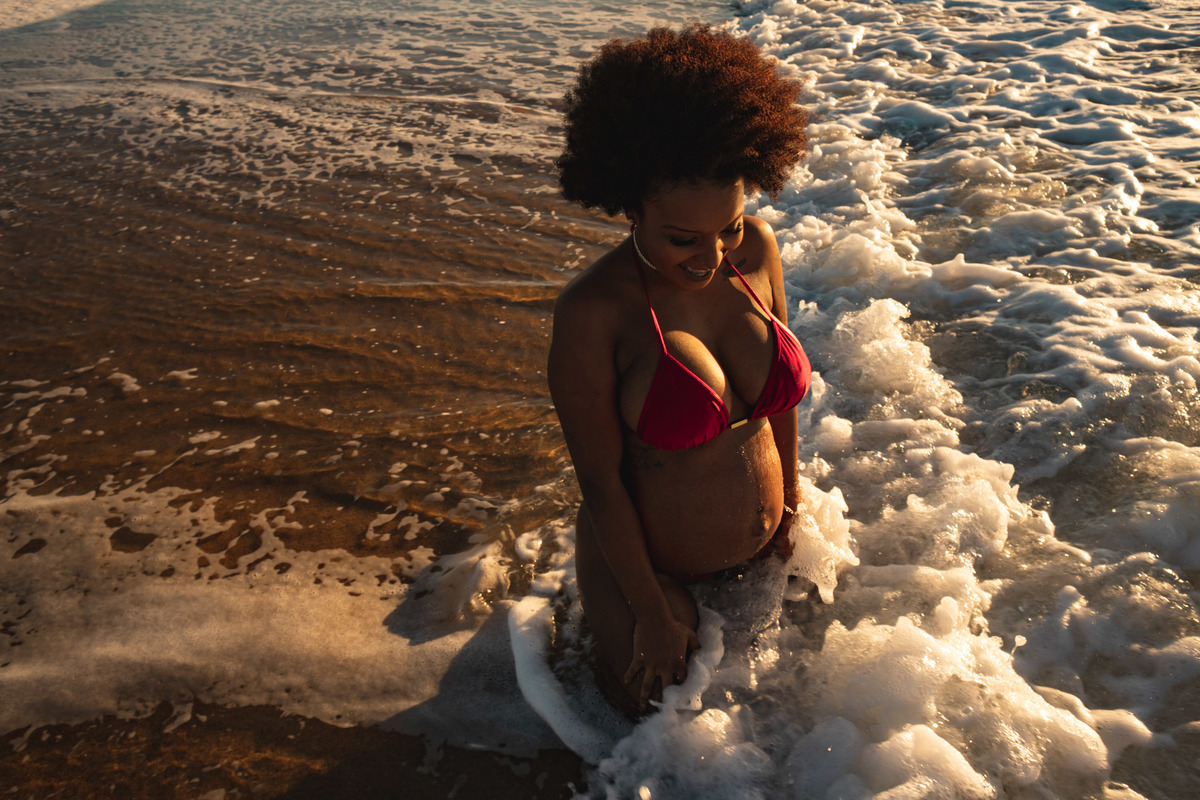 praia do campecha, silhueta, fotografa floripa, nascer do sol no campeche, fotos de gravida no campeche, negra linda, mulheres negras, ensaio de gestante, priscila rejane, floripa, praia do campeche