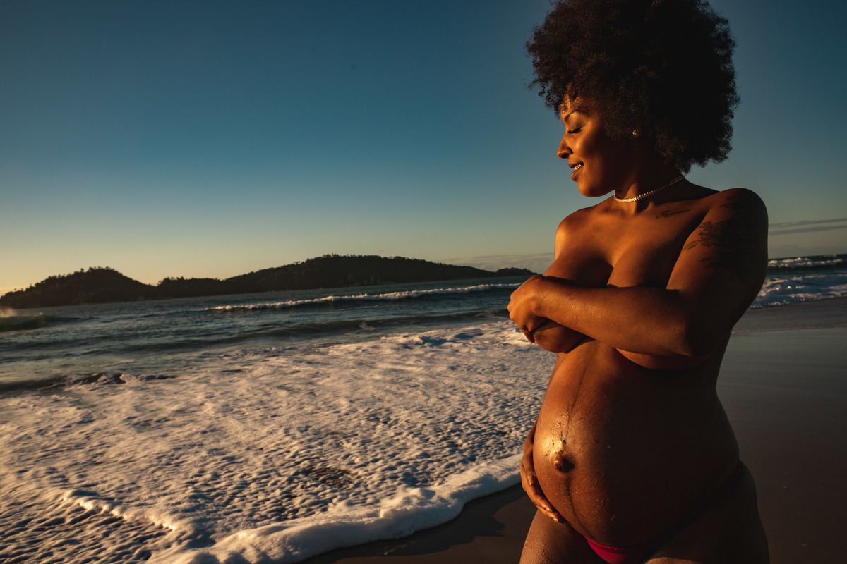 praia do campecha, silhueta, fotografa floripa, nascer do sol no campeche, fotos de gravida no campeche, negra linda, mulheres negras, ensaio de gestante, priscila rejane, floripa, praia do campeche, negra nua
