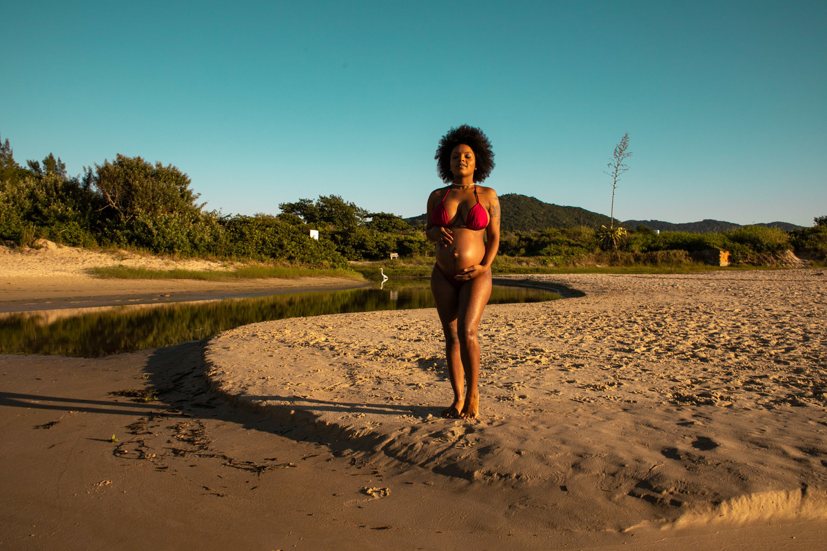praia do campecha, silhueta, fotografa floripa, nascer do sol no campeche, fotos de gravida no campeche, negra linda, mulheres negras, ensaio de gestante, priscila rejane, floripa, praia do campeche