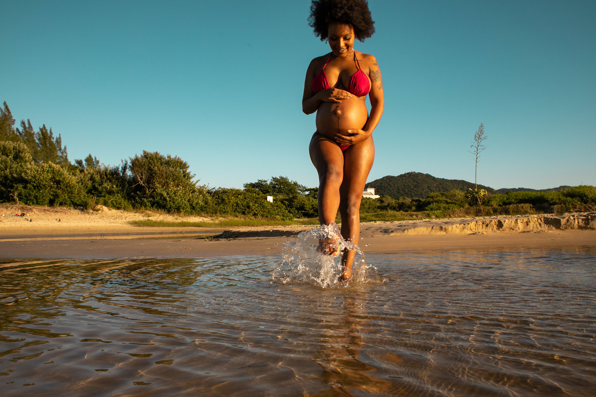 praia do campecha, silhueta, fotografa floripa, nascer do sol no campeche, fotos de gravida no campeche, negra linda, mulheres negras, ensaio de gestante, priscila rejane, floripa, praia do campeche