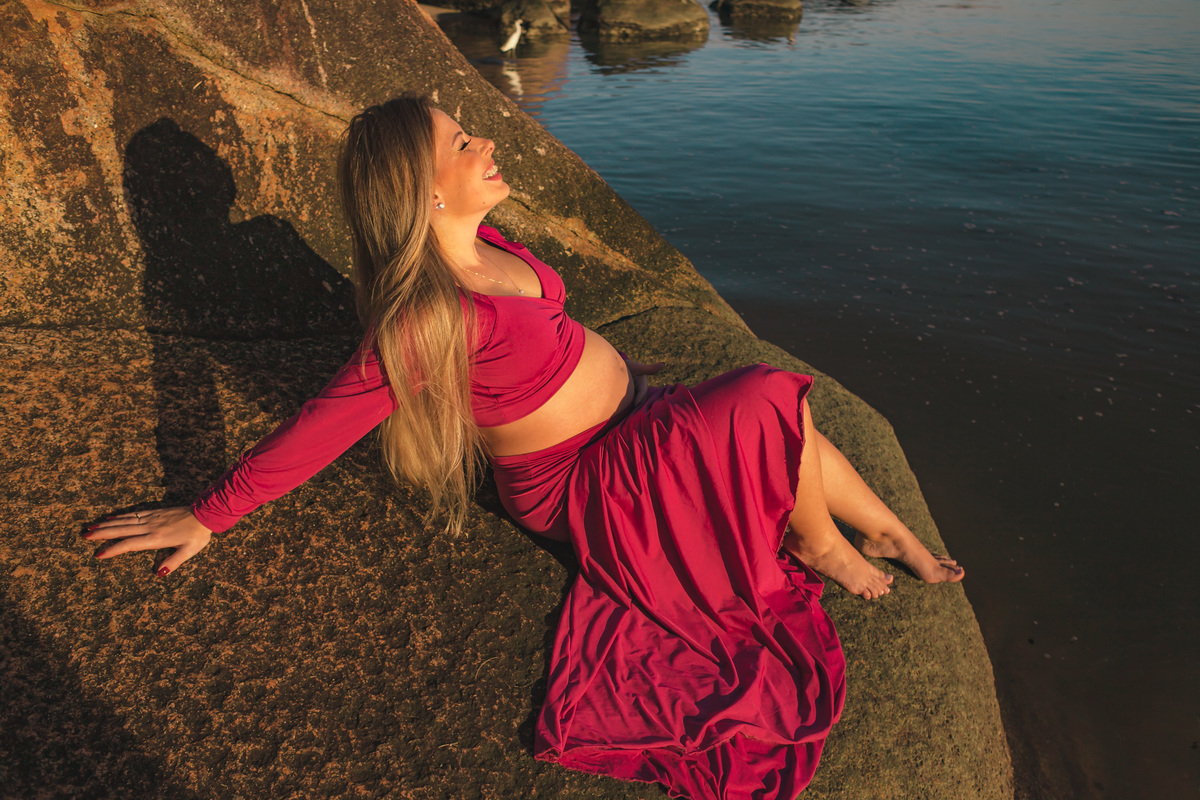 ensaio externo de gestante, figurino para gestante, gestante na praia, fotografa de gestante floripa, fotografa floripa, santo antonio de lisboa, fotos de gravida em santo antionio de lisboa, amanda mae gestante, roupas para ensaio gestante, pregnancy