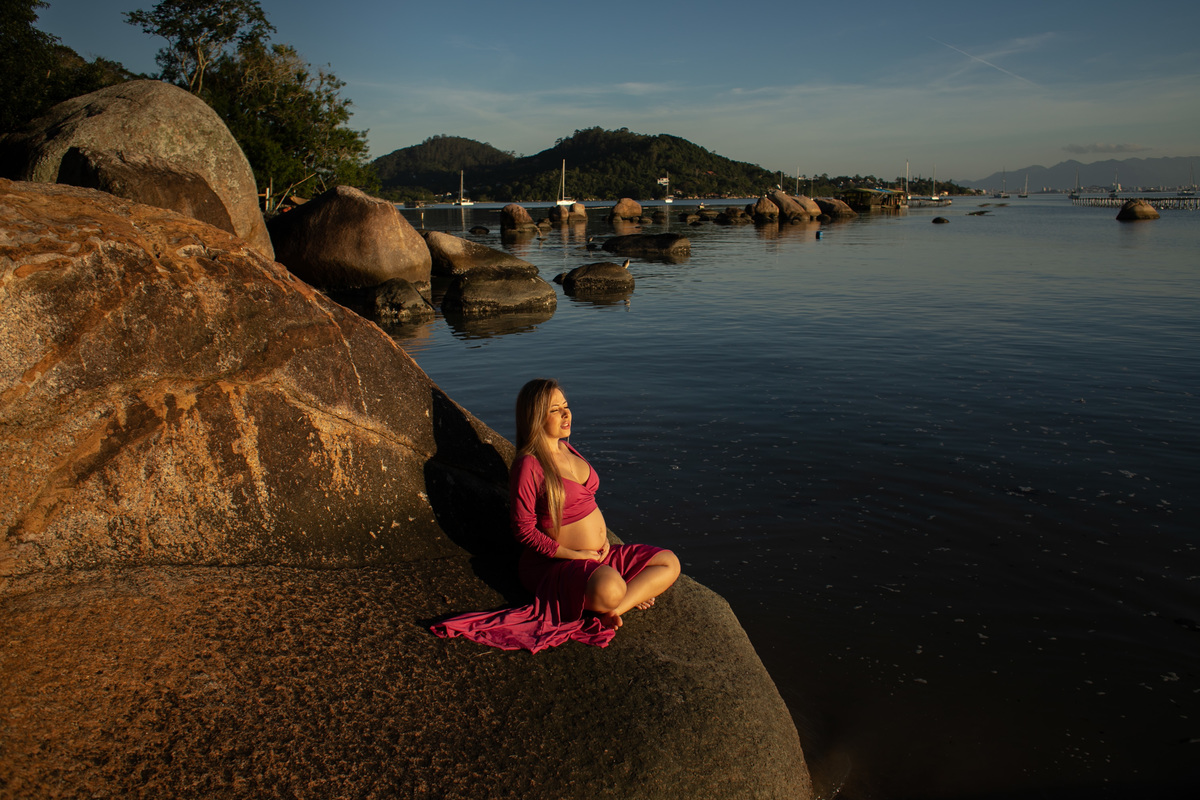 ensaio externo de gestante, figurino para gestante, gestante na praia, fotografa de gestante floripa, fotografa floripa, santo antonio de lisboa, fotos de gravida em santo antionio de lisboa, amanda mae gestante, roupas para ensaio gestante, pregnancy