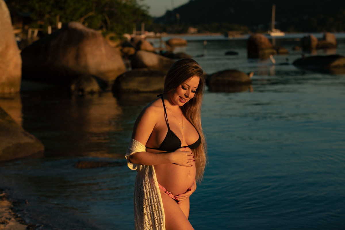 ensaio externo de gestante, figurino para gestante, gestante na praia, fotografa de gestante floripa, fotografa floripa, santo antonio de lisboa, fotos de gravida em santo antionio de lisboa, amanda mae gestante, gestante linda