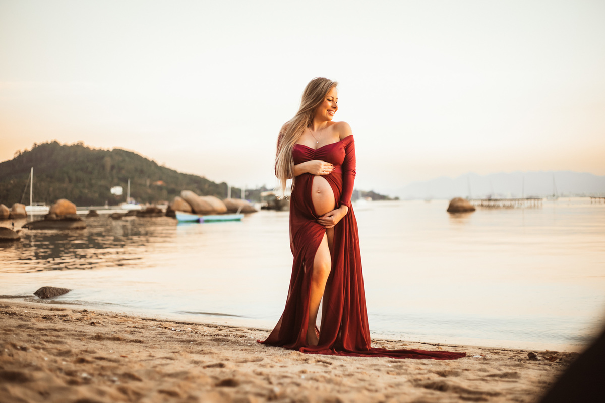 ensaio externo de gestante, figurino para gestante, gestante na praia, fotografa de gestante floripa, fotografa floripa, santo antonio de lisboa, fotos de gravida em santo antionio de lisboa, amanda mae gestante, roupas para ensaio gestante, pregnancy