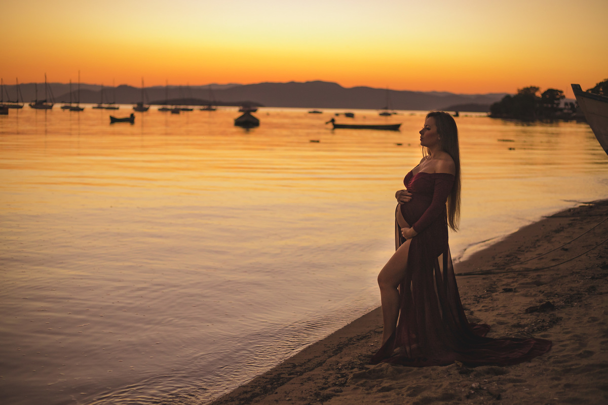 ensaio externo de gestante, figurino para gestante, gestante na praia, fotografa de gestante floripa, fotografa floripa, santo antonio de lisboa, fotos de gravida em santo antionio de lisboa, amanda mae gestante, por do sol em santo antonio de lisboa