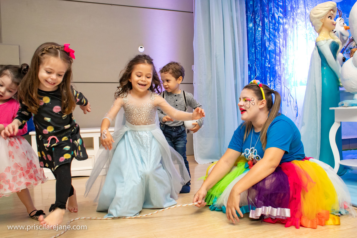 casa de festas em Florianopolis, tema frozen, tema de festa menina, atelie da festa, fotografia infantil florianopolis, personalizados frozen, festas criativas, brincadeira de criança