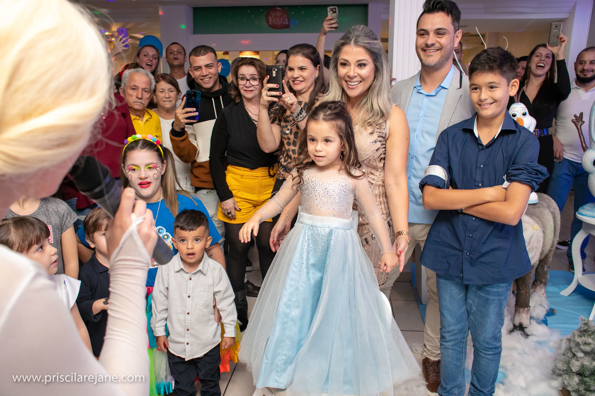 casa de festas em Florianopolis, tema frozen, tema de festa menina, atelie da festa, fotografia infantil florianopolis, personalizados frozen, festas criativas, flavia abalem