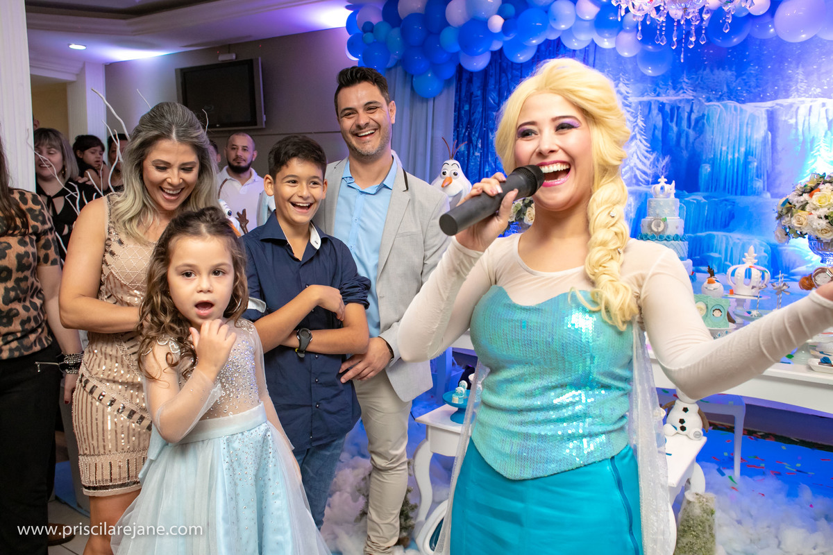 casa de festas em Florianopolis, tema frozen, tema de festa menina, atelie da festa, fotografia infantil florianopolis, personalizados frozen, festas criativas, flavia abalem