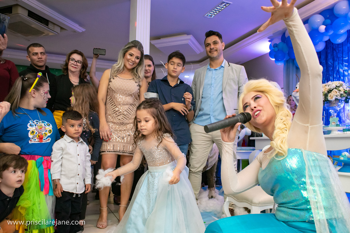 casa de festas em Florianopolis, tema frozen, tema de festa menina, atelie da festa, fotografia infantil florianopolis, personalizados frozen, festas criativas, flavia abalem