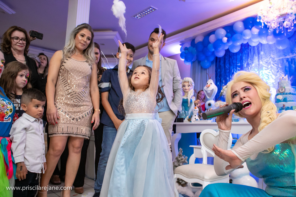 casa de festas em Florianopolis, tema frozen, tema de festa menina, atelie da festa, fotografia infantil florianopolis, personalizados frozen, festas criativas, flavia abalem