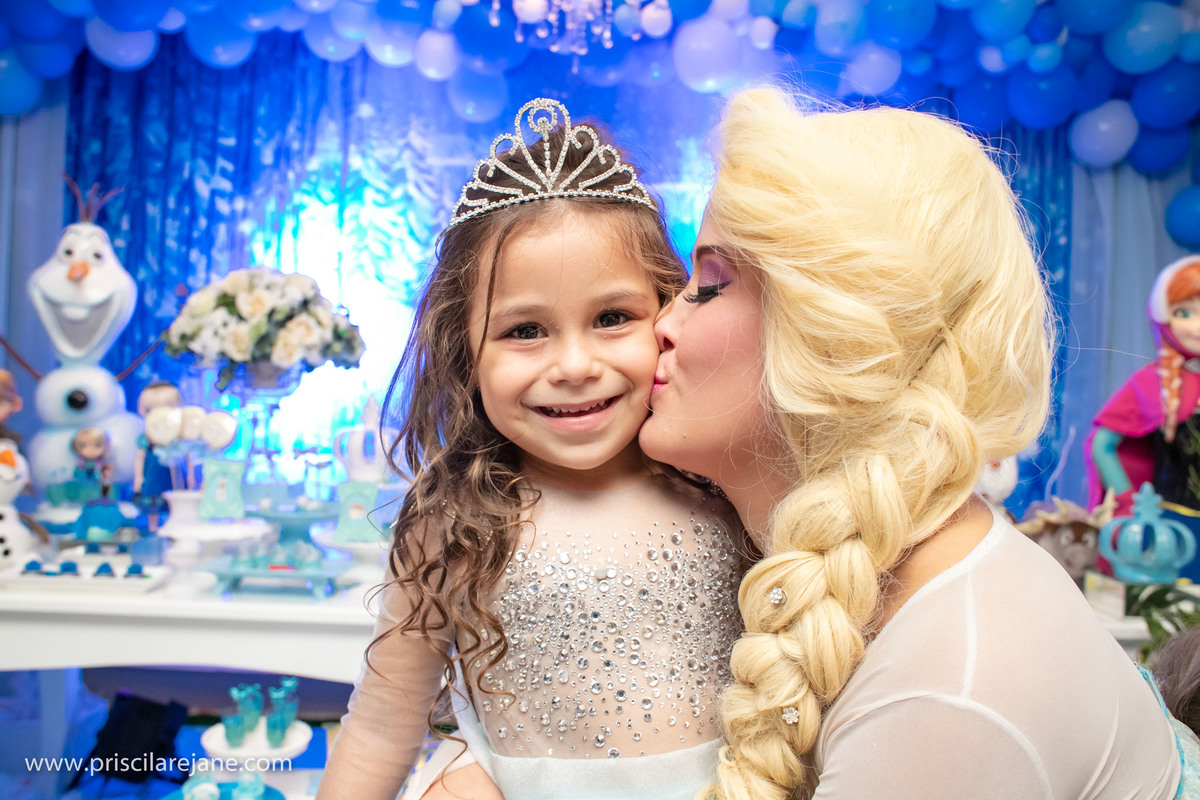 casa de festas em Florianopolis, tema frozen, tema de festa menina, atelie da festa, fotografia infantil florianopolis, personalizados frozen, festas criativas, fotografa priscila rejane