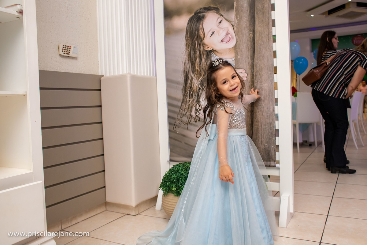 casa de festas em Florianopolis, tema frozen, tema de festa menina, atelie da festa, fotografia infantil florianopolis, personalizados frozen, festas criativas, vestido infantil para festa , vestido infantil frozen