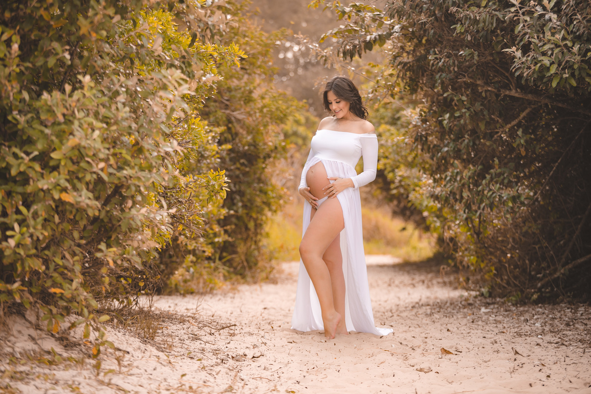 gestante na praia do campeche, praia do campeche, fotografa sul da ilha, fotografa florianopolis, fotografia de gestante, point do riozinho, midora, gravida linda, priscila rejane fotografa, figurino para gestante
