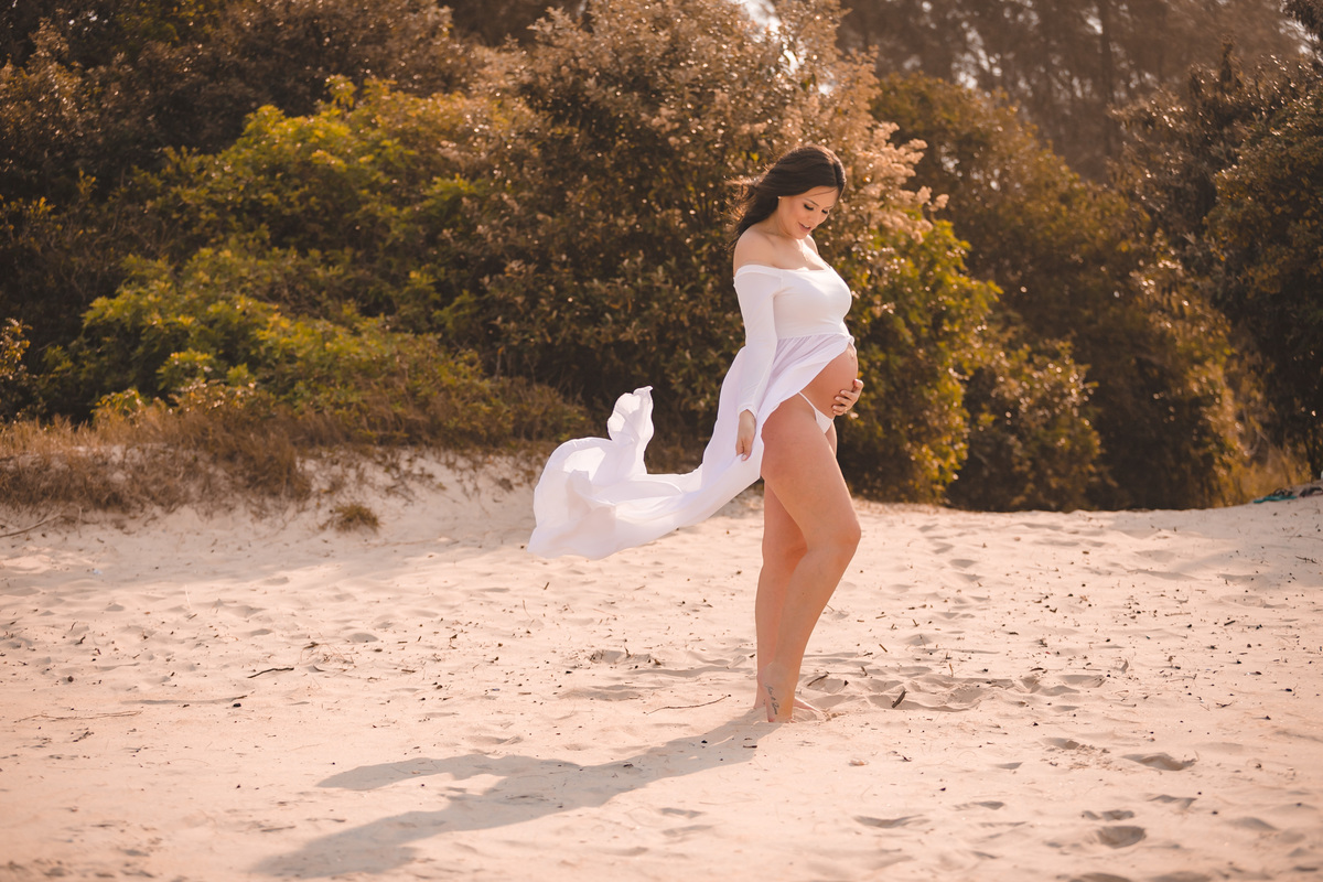 gestante na praia do campeche, praia do campeche, fotografa sul da ilha, fotografa florianopolis, fotografia de gestante, point do riozinho, midora, gravida linda, priscila rejane fotografa, figurino para gestante