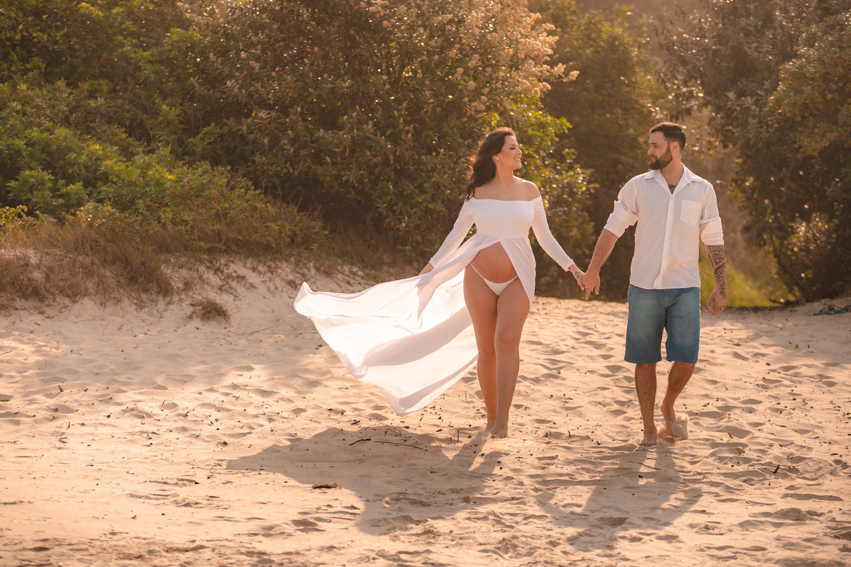 gestante na praia do campeche, praia do campeche, fotografa sul da ilha, fotografa florianopolis, fotografia de gestante, point do riozinho, midora, gravida linda, priscila rejane fotografa, figurino para gestante